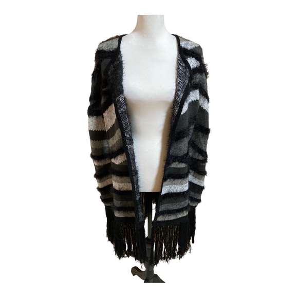 BCBGMAXAZRIA Black, gray & white eyelash cardigan with front hook closure. - Picture 4 of 9